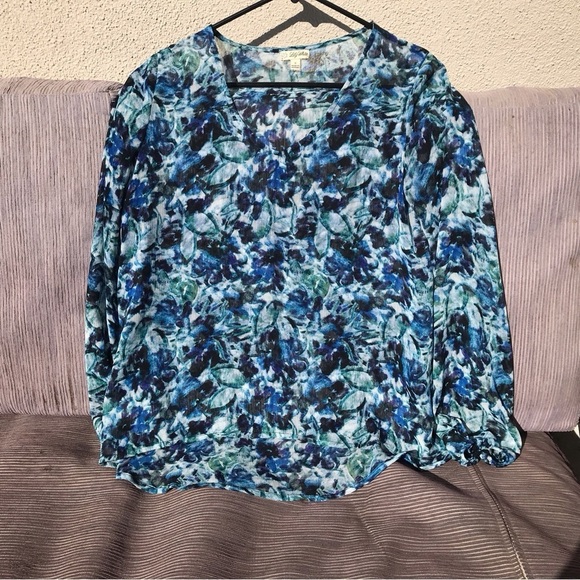 Boho Lily White pull over blouse, blue floral, V-neck Long sleeves size small - Picture 7 of 7